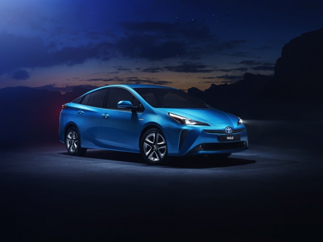 2019 Toyota Prius with new Hybrid AWD-i system to debut at the Los Angeles Auto Show